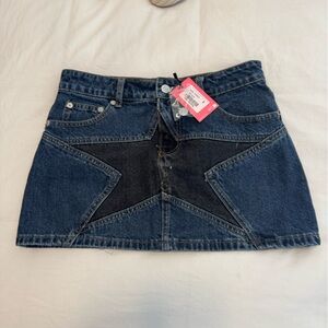 Edikted Stars align low rise denim mini skirt